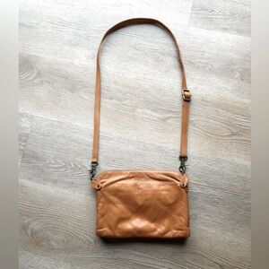 WANDERERS Travel Co Tan Leather Purse Bag